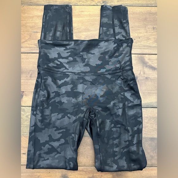 Pants - Spanx Camo leggings